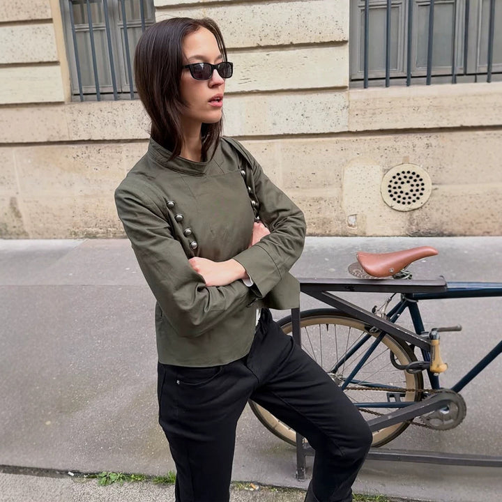 Damen Militärinspirierte Kurzjacke mit Stehkragen und Zierknopfleiste Echoarchiv