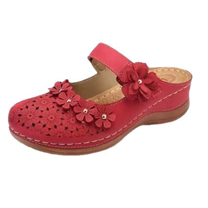 Damen Blumenverzierte Komfort-Pantolette mit Lochmuster, verstellbarem Klettriemen und gepolstertem Fußbett – Sorelia