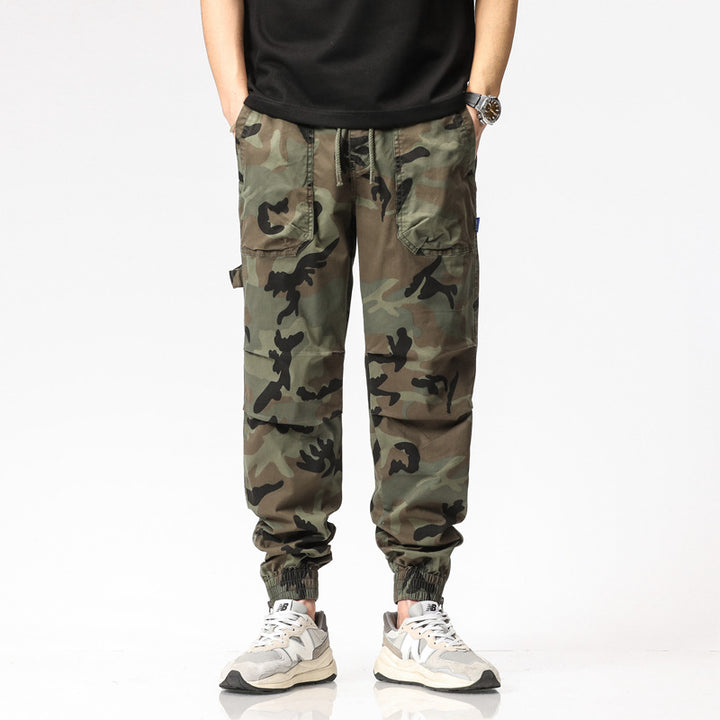 Herren Camouflage-Cargo-Joggerhose mit Tunnelzug, Mehrfachtaschen und gerippten Beinabschlüssen Echo Archiv