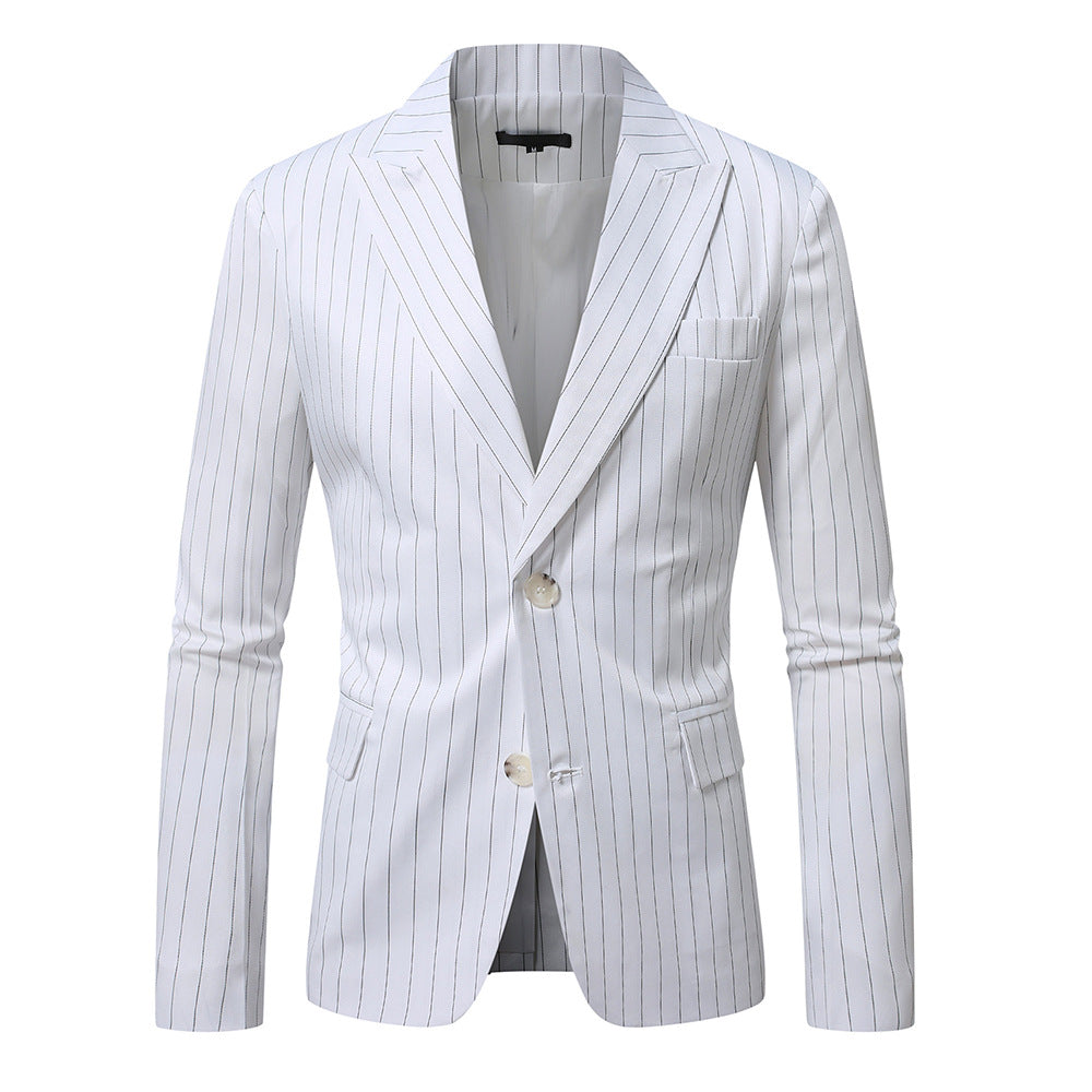 Herren Eleganter Streifenblazer mit modernem Schnitt und luxuriösen Details Echoarchiv