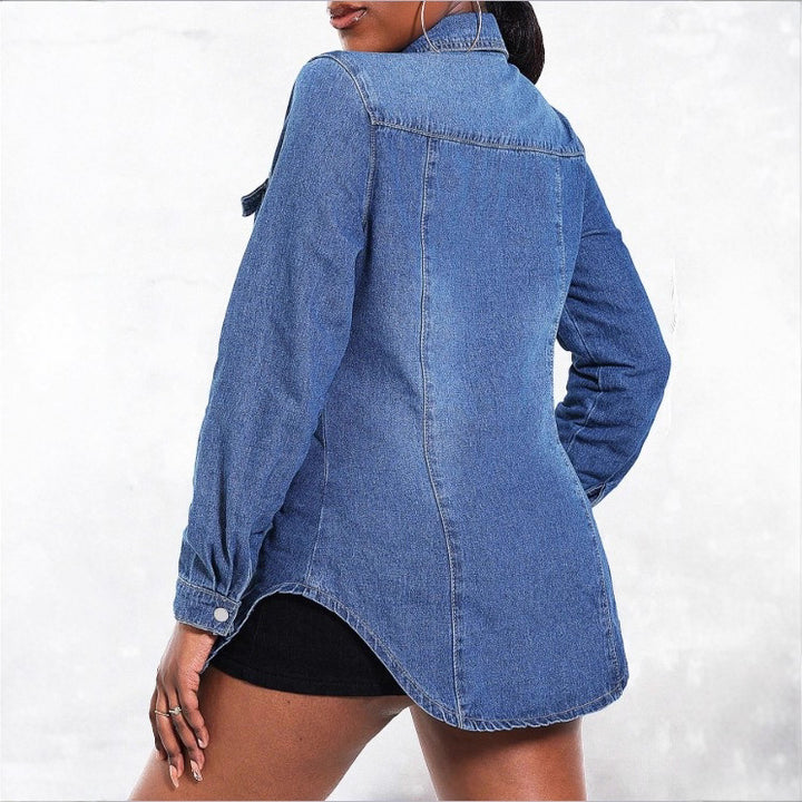 Damen tailliertes Denim‑Hemd mit Pattentaschen und Druckknopf‑Front Echo Archiv