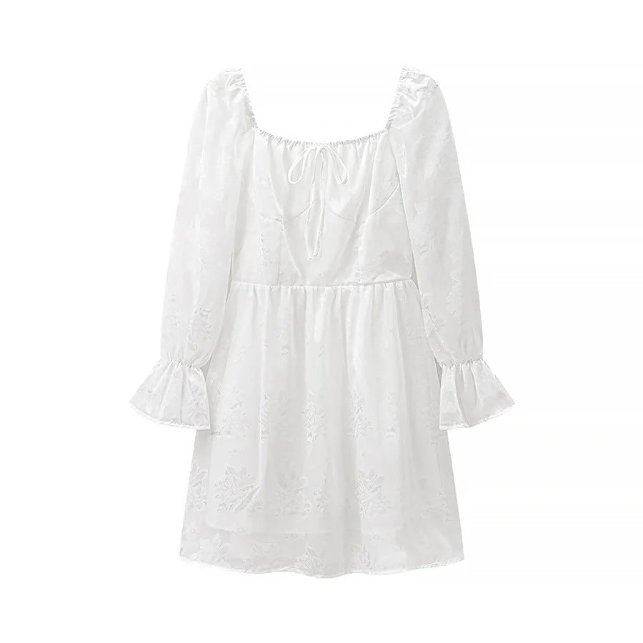 Damen besticktes Carmen-Minikleid mit quadratischem Ausschnitt, Empire-Taille und gerafften Glockenärmeln – Élara