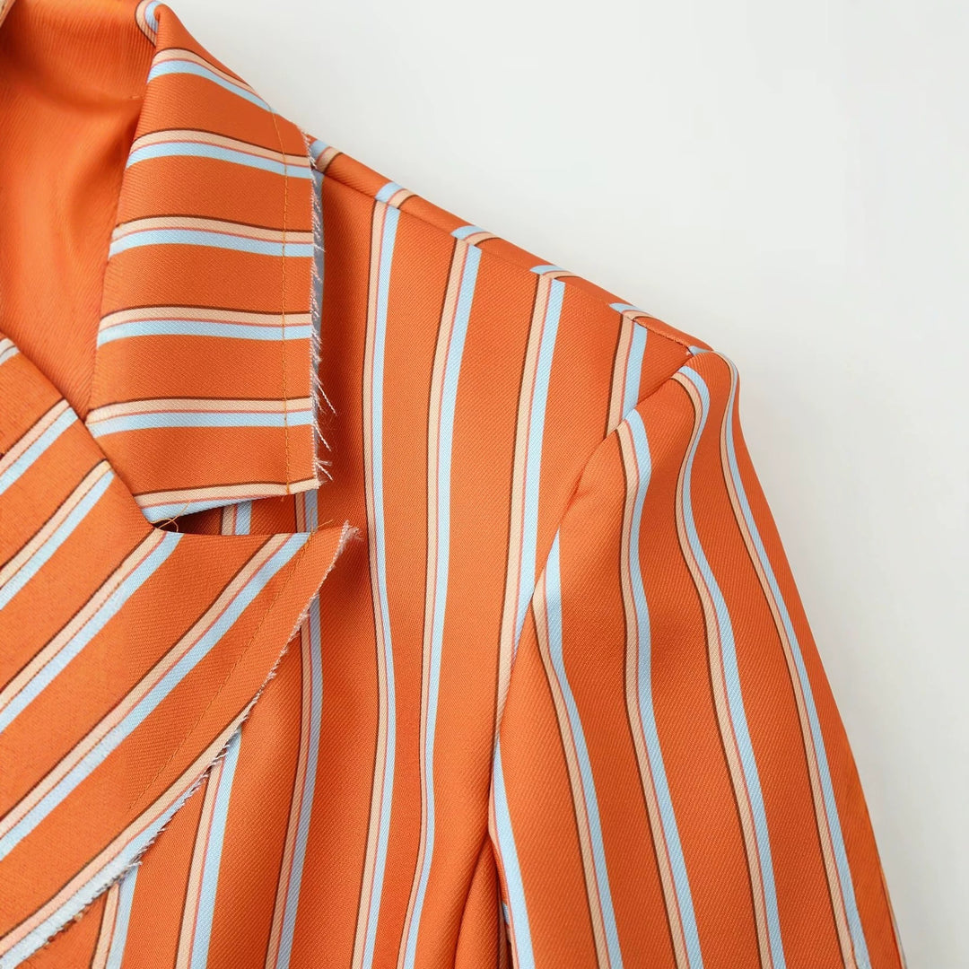 Damen doppelreihiger Blazer mit senkrechtem Streifenmuster und ausgefranstem Revers Echo Archiv