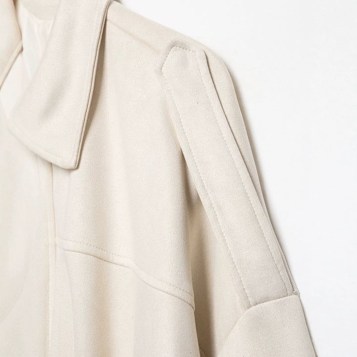 Damen Cropped-Boxy-Jacke aus Veloursoptik mit Hemdkragen, weiten Raglanärmeln und Tunnelzug Echoarchiv