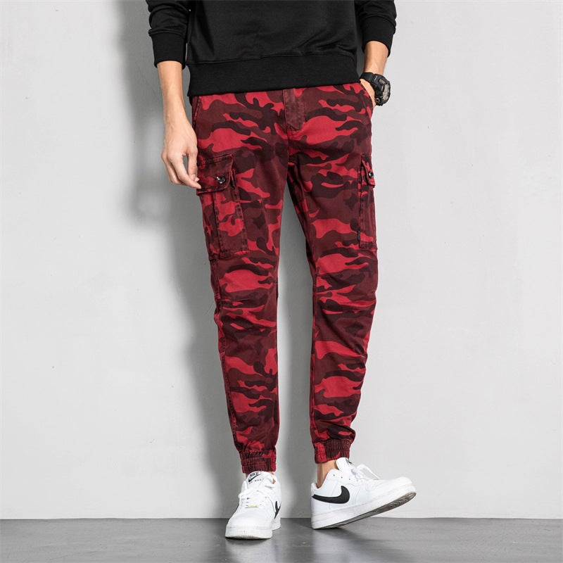 Herren Camouflage-Cargo-Jogginghose im tapered Schnitt mit elastischem Bund, Utility‑Taschen & gerippten Knöchelbündchen Echoarchiv