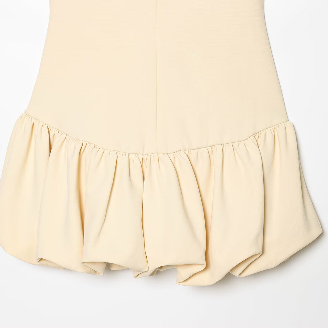 Damen Sommerkleid mit schwingendem Volant und figurbetonter Silhouette Echo Archiv