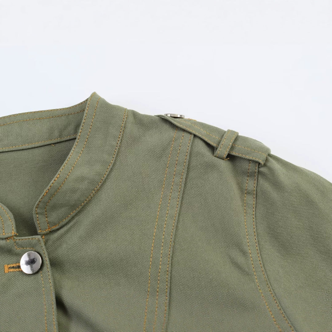 Damen Kurzjacke im Utility‑Stil mit Stehkragen und Schulterriegeln Echo Archiv