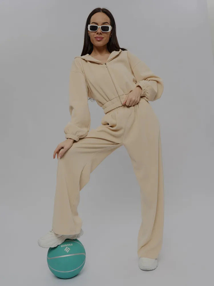 Damen Velours-Loungewear-Set mit kurzem Reißverschluss-Hoodie und weiter hochgeschnittener Palazzohose – Élanora