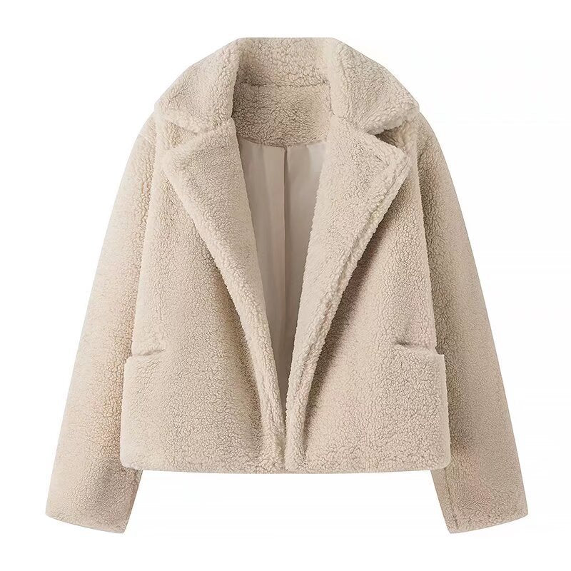 Damen Kurz geschnittene Teddy‑Boxyjacke mit Schalkragen und praktischen Eingrifftaschen Echo Archiv