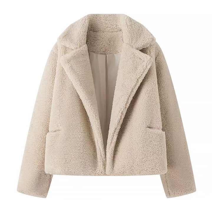 Damen Kurz geschnittene Teddy‑Boxyjacke mit Schalkragen und praktischen Eingrifftaschen Echo Archiv