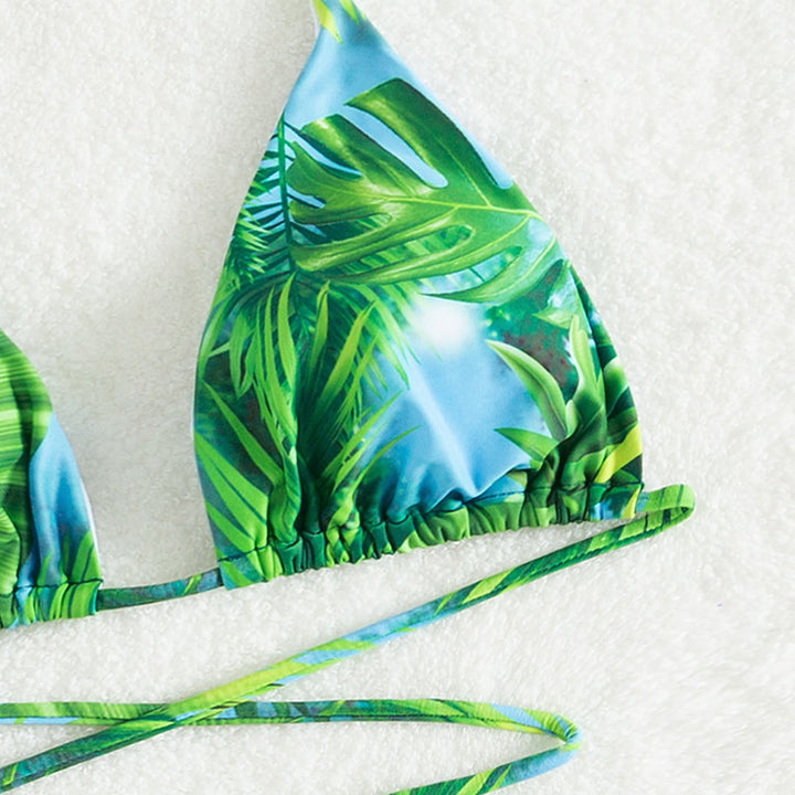 Damen Triangel-Bikini mit verstellbaren Schnürdetails und lebhaftem Blätterdruck Echo Archiv