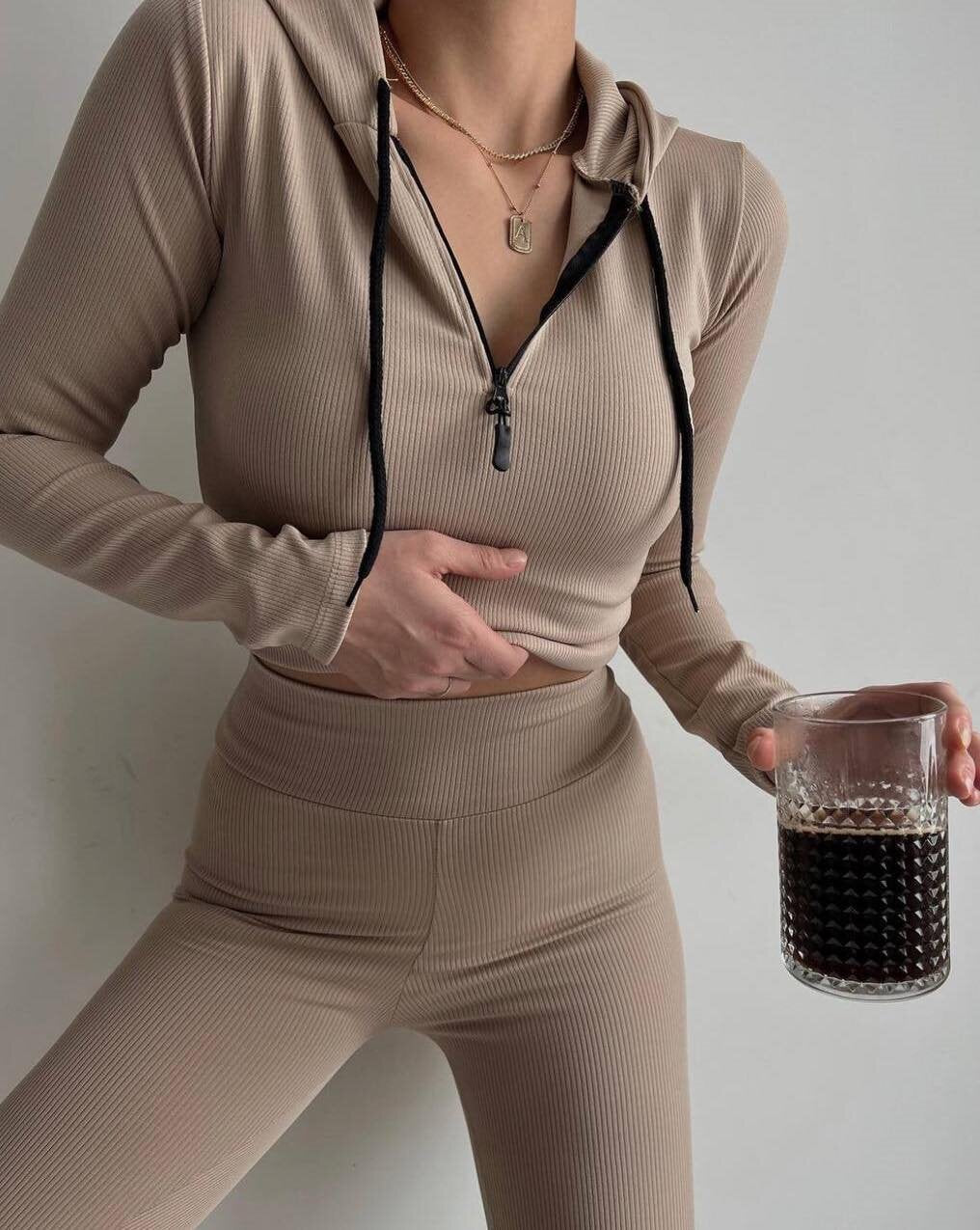 Damen geripptes Lounge-Set mit halbem Reißverschluss und hoher Taille – Élanora
