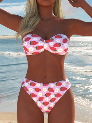 Damen Bandeau-Bikini mit hochgeschnittenen Pants und buntem Bedruck Echo Archiv