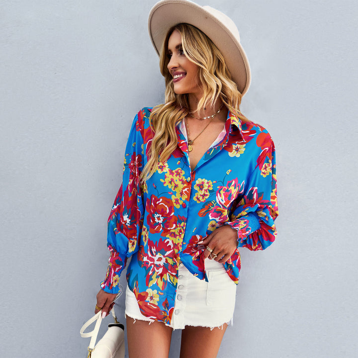 Damen lockere Hemdbluse mit floralem Alloverprint, Seidenoptik, smockärmeln und geknöpfter Vorderleiste – Élovi