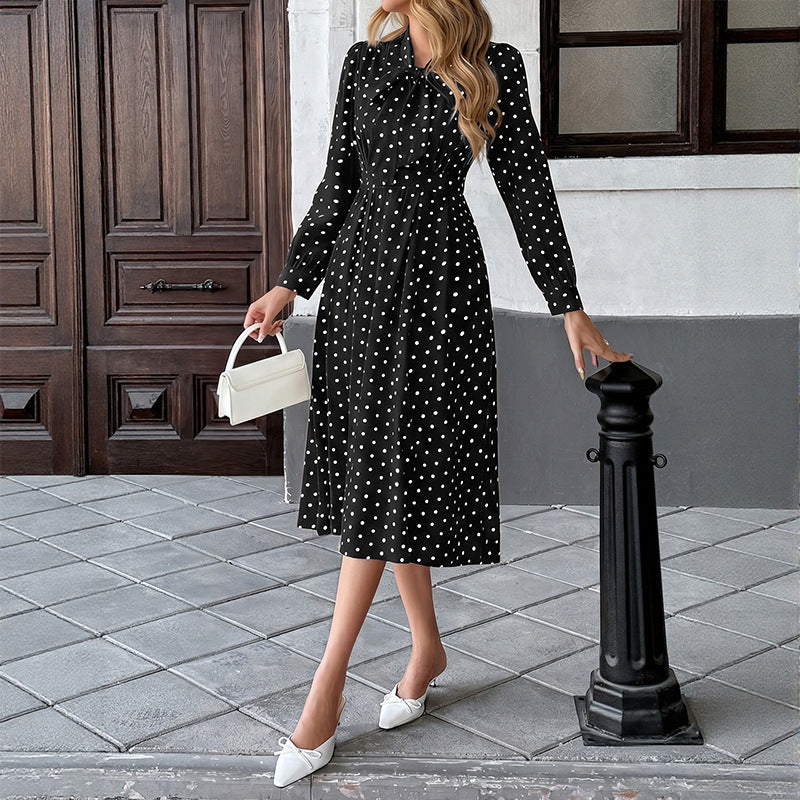 Damen Elegantes Midikleid mit Schluppe und Punkten Echo Archiv