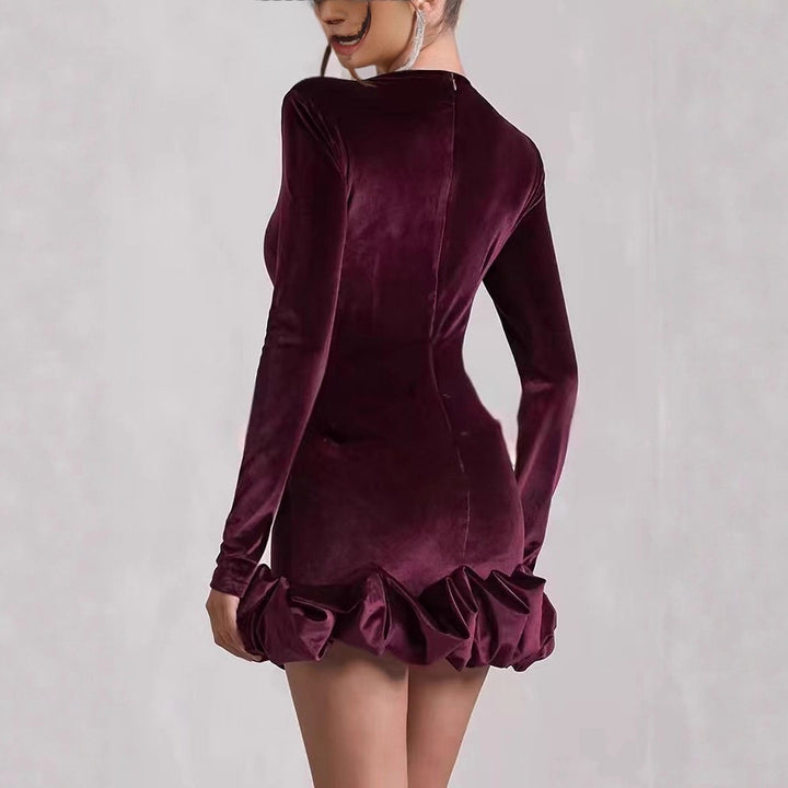 Damen Figurbetontes Cocktail-Minikleid aus Samt mit Volantkante und Langarm – Élara