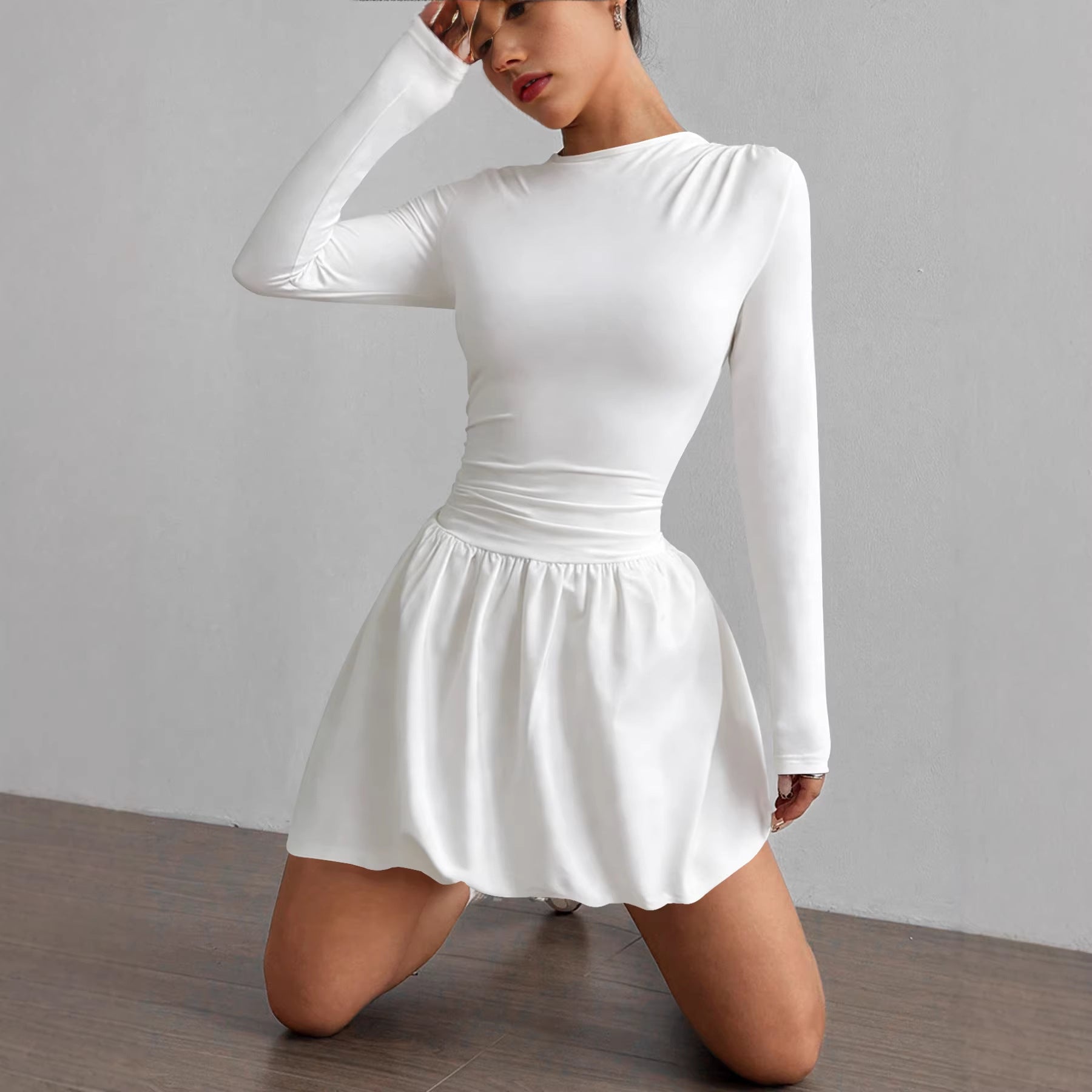 Damen Figurumspielendes Kleid mit langen Ärmeln und gerafftem Saum Echo Archiv