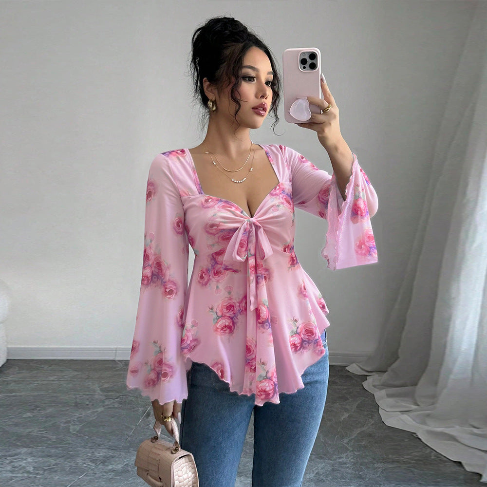 Damen florales Chiffon-Top mit Bindeschleife, Herzausschnitt, ausgestellten Glockenärmeln und tailliertem Schößchen – Élovi