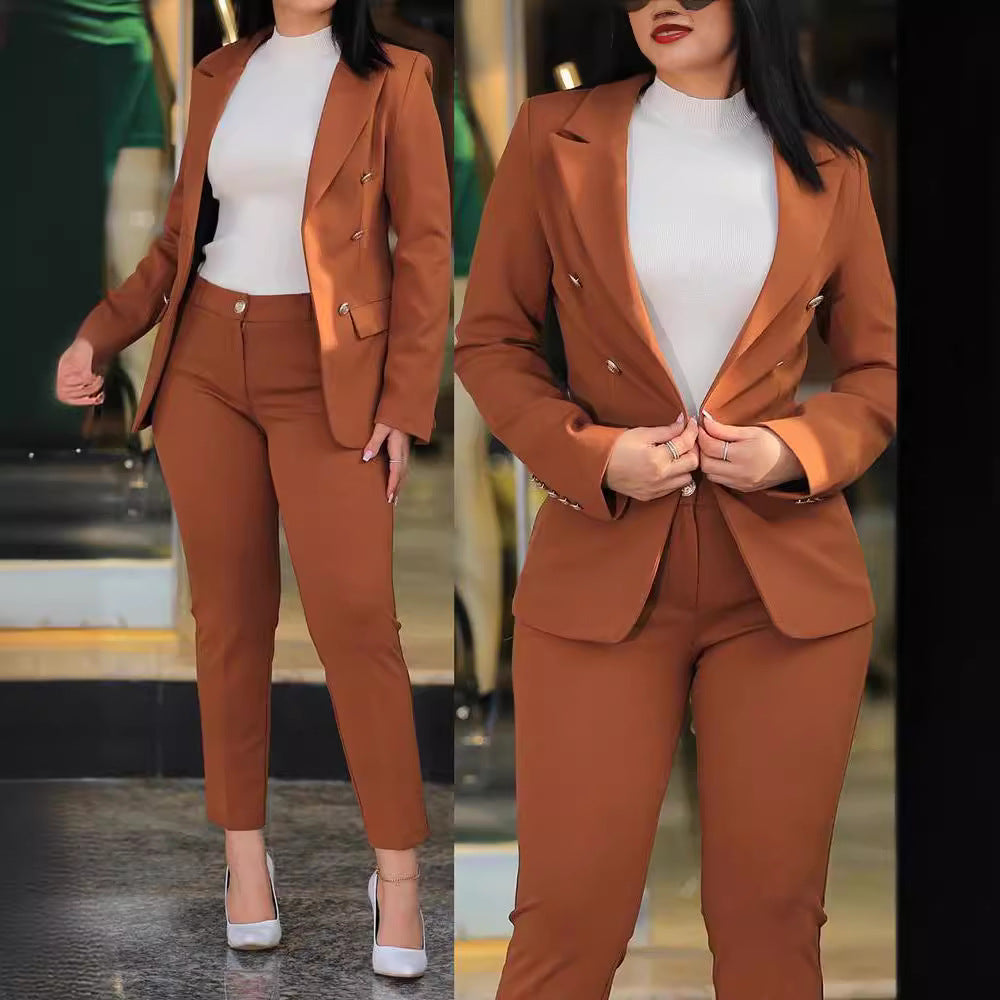 Damen nan tailliertes Business-Hosenanzug-Set mit doppelreihigem Reversblazer und schmal zulaufender Bundhose Echo Archiv