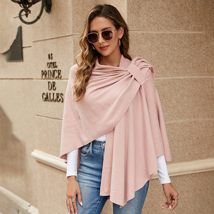 Damen Kapuzenponcho aus Feinstrick mit asymmetrischem Saum – Avérine