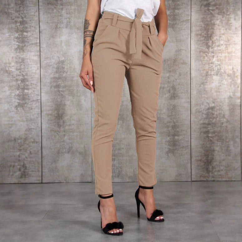 Damen nan taillierte Paperbag-Hose mit Bindegürtel und schmalem Bein Echo Archiv