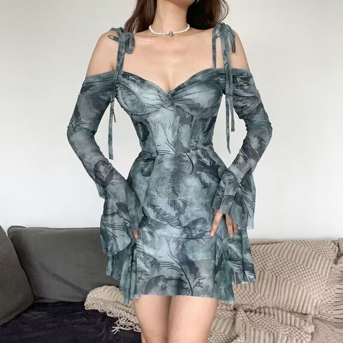 Damen Tailliertes Minikleid mit Carmen-Ausschnitt verstellbaren Schulterträgern und ausgestellten Ärmeln – Élara