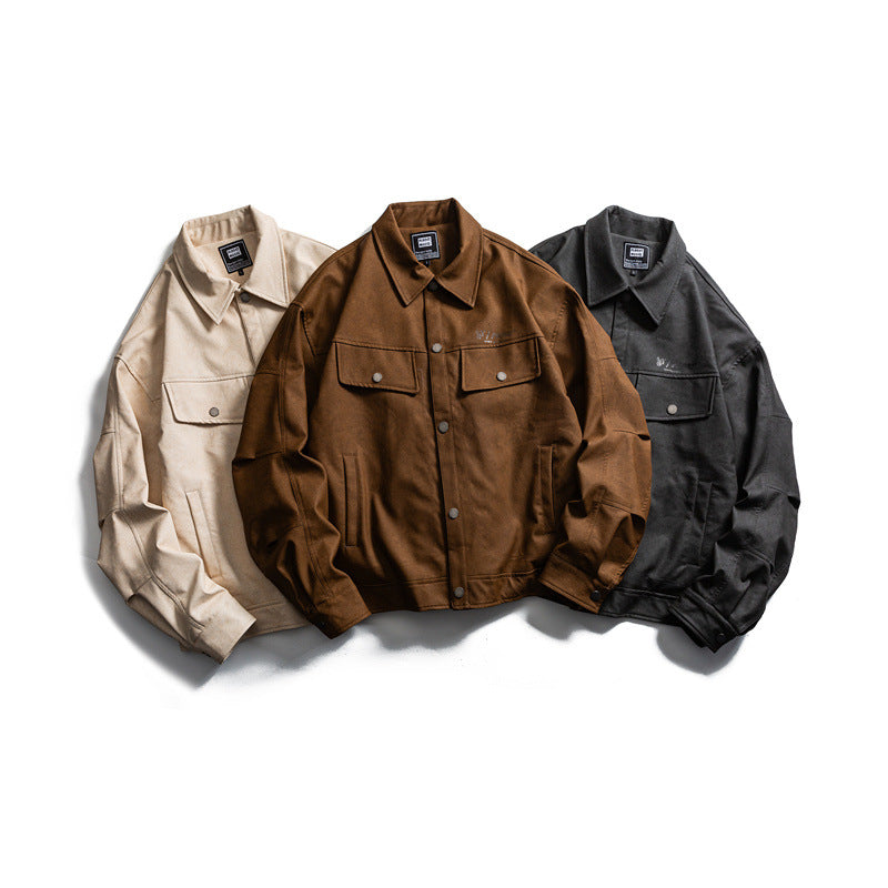 Herren Kurz geschnittener Canvas‑Trucker mit Veloursoptik, Pattentaschen und Druckknopfleiste Echoarchiv
