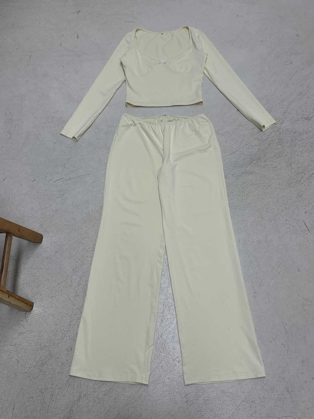 Damen Zweiteiliges Lounge-Set aus weichem Jersey mit Cropped V-Ausschnitt Oberteil und hochtaillierter Palazzohose – Élanora