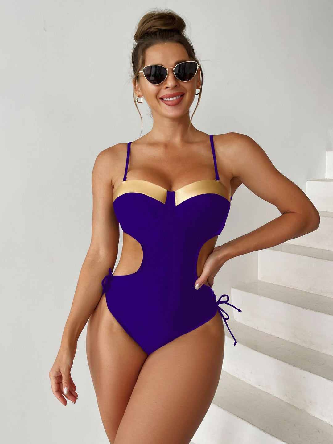 Damen Einteiler Badeanzug mit aufregenden Cut-Out-Details Echo Archiv