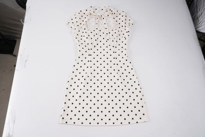 Damen Polka-Dot Kleid mit schickem Kragen und Bindegürtel Echo Archiv