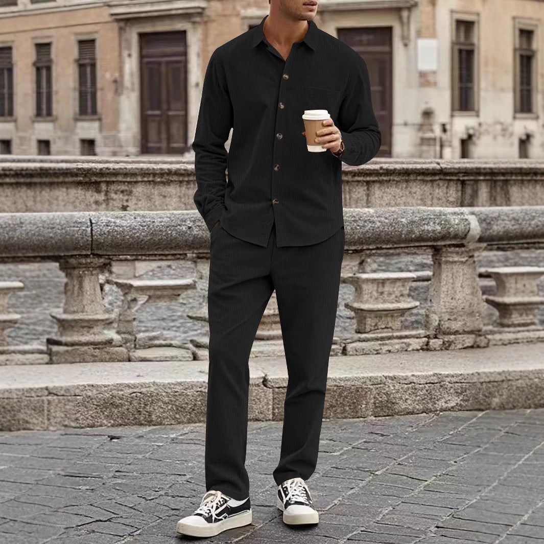 Herren elegantes Freizeitanzug mit stilvollem Hemd und bequemer Hose Echoarchiv
