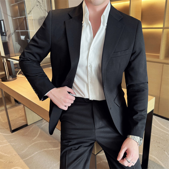 Herren eleganter Anzug mit slim-fit Schnitt Echoarchiv