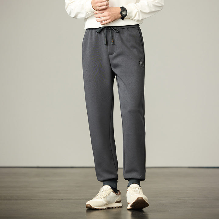 Herren Joggerhose aus weichem Fleece mit elastischem Bund, Kordelzug und Bündchen Echo Archiv