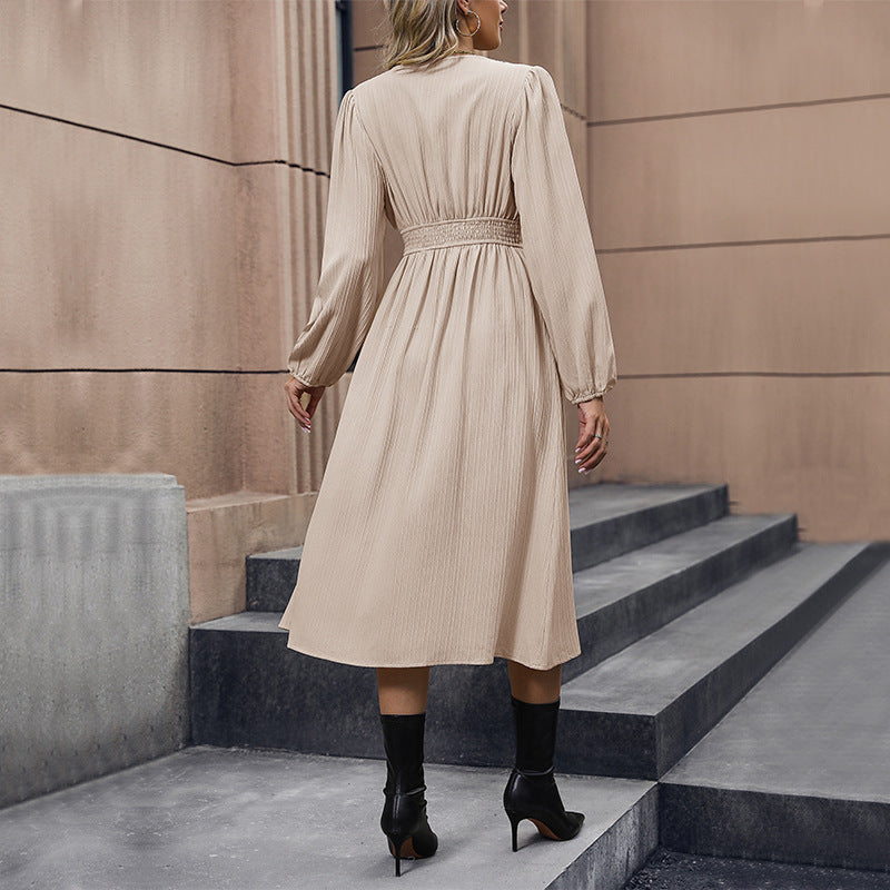Damen Midi-Kleid mit Knopfdetails und V-Ausschnitt Echo Archiv