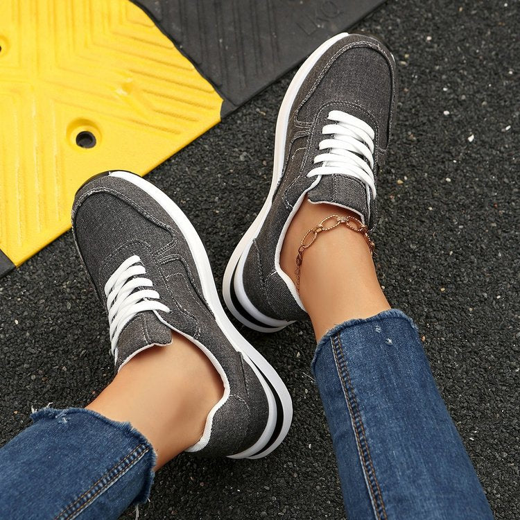Damen leichte Sneaker im Jeanslook mit gepolstertem Komfortfußbett, stoßdämpfender EVA-Zwischensohle und profiliertem Laufsohlen-Design Echo Archiv