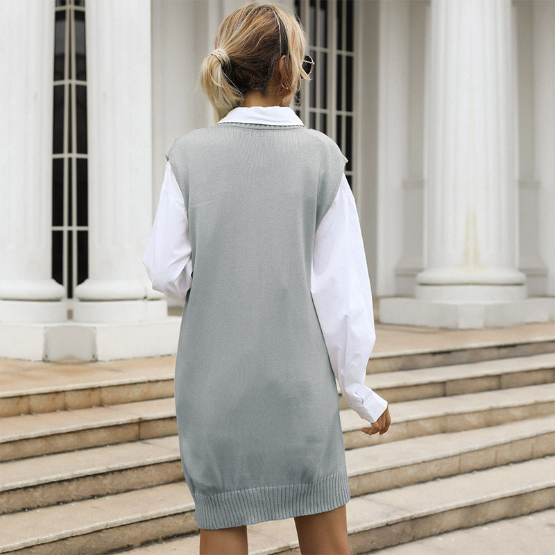 Damen Ärmelloses Zopfmuster-Strickkleid mit V-Ausschnitt und taillierender Silhouette – Élara