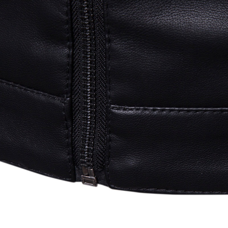 Herren Slim-Fit Kunstleder-Motorradblouson mit Stehkragen und ergonomischer Schultersteppung Echoarchiv