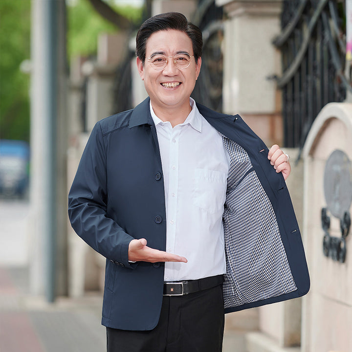 Herren Freizeitjacke mit innovativem Schnitt und praktischen Knopfdetails Echoarchiv