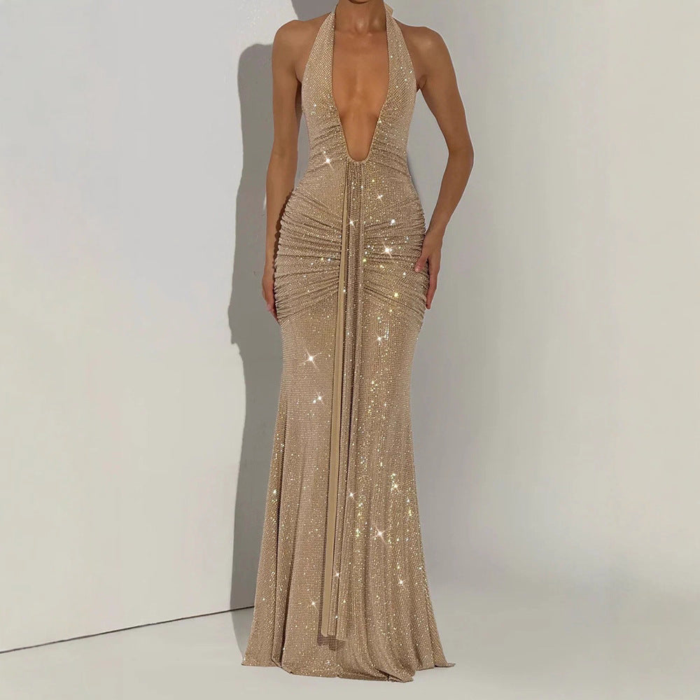 Damen Glamouröses Abendkleid mit tiefem V-Ausschnitt und funkelnden Details Echo Archiv
