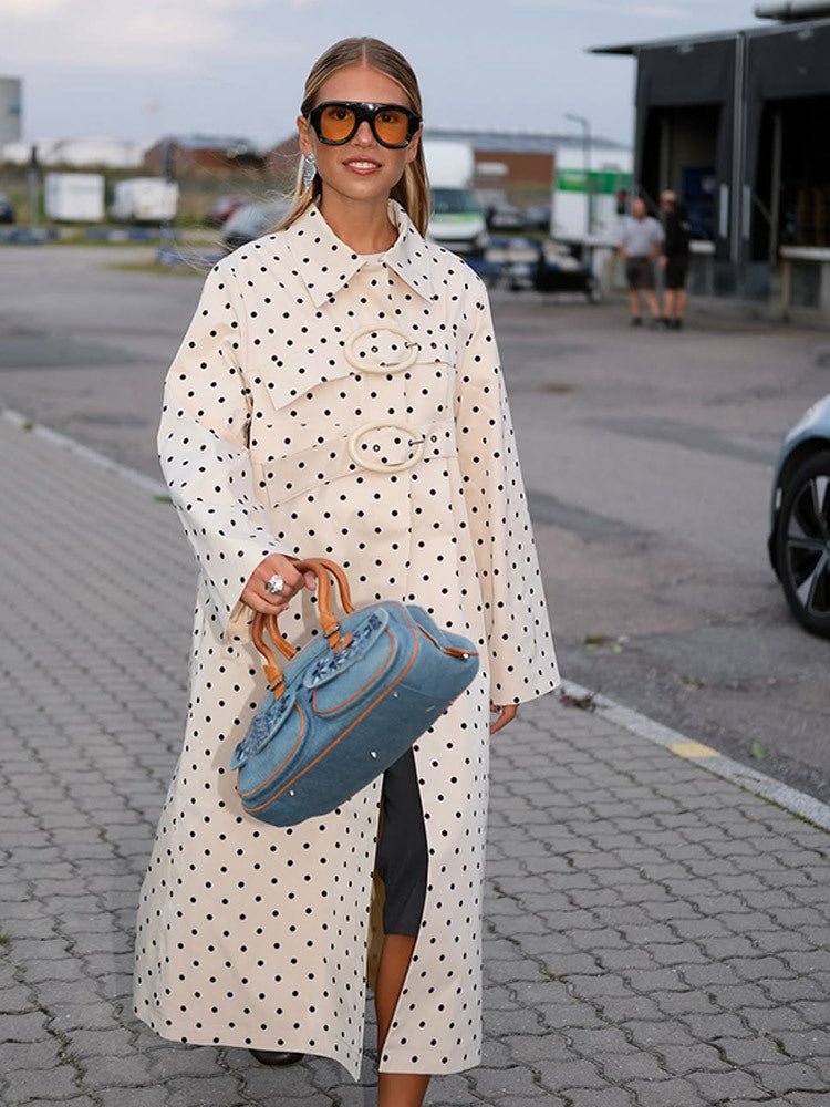 Damen Lang geschnittener gepunkteter Trenchcoat mit übergroßen Zierzungen und kastigem Schnitt Echoarchiv