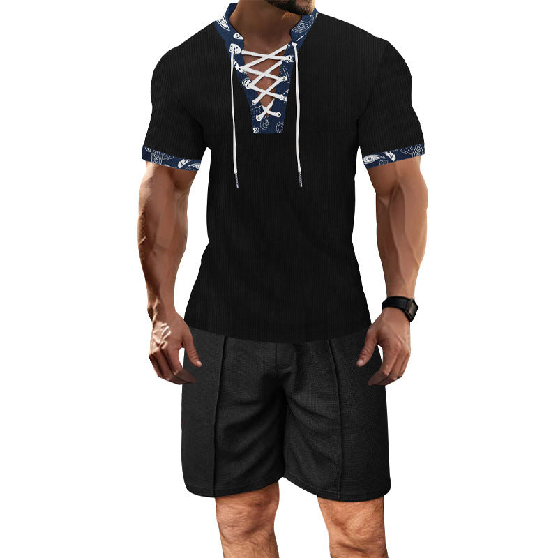 Herren lässiges Kurzarmshirt mit modischem Schnürdesign und kontrastierenden Ärmelabschlüssen Echoarchiv