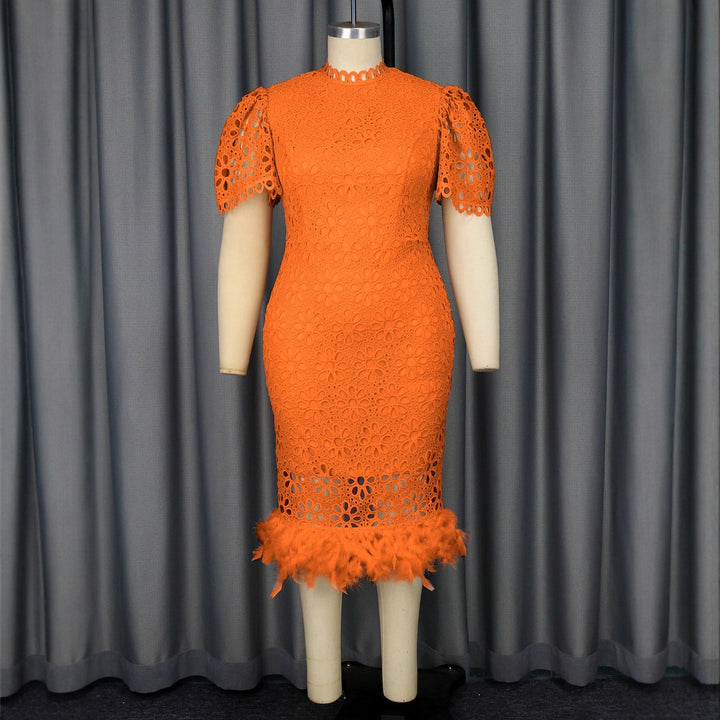 Damen Hochwertiges Spitzenkleid mit voluminösen Puffärmeln und fransigem Saum Echo Archiv