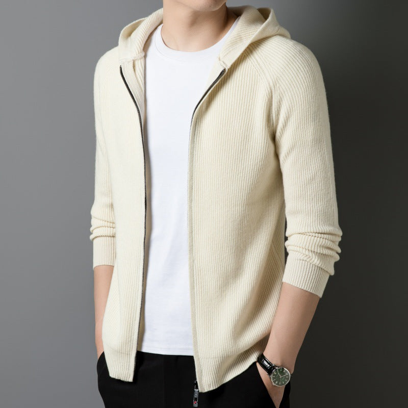 Herren Strickjacke mit Kapuze und modernen Akzenten Echoarchiv