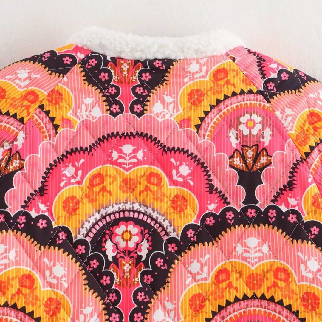 Damen gesteppte Jacke mit Teddyfutter und retro-inspiriertem Allover-Print Echo Archiv