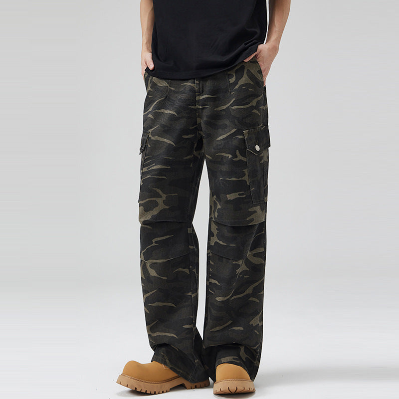 Herren Cargohose im weiten Baggy‑Cut mit Camouflage‑Print, Knieabnähern und Pattentaschen Echo Archiv