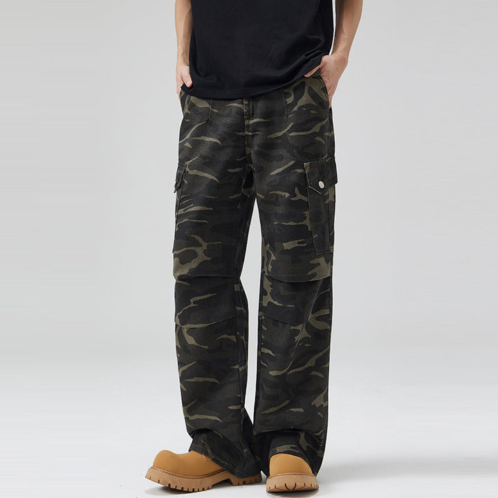 Herren Cargohose im weiten Baggy‑Cut mit Camouflage‑Print, Knieabnähern und Pattentaschen Echo Archiv