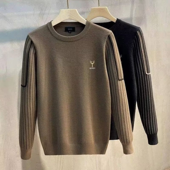 Herren Feinstrick-Pullover mit kontrastierenden Rippenärmeln und gesticktem Hirschlogo Echoarchiv
