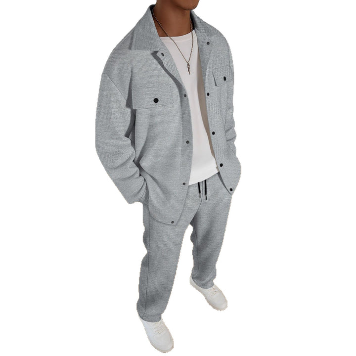 Herren lässiges Kombi-Outfit aus Jacke und Hose Echoarchiv