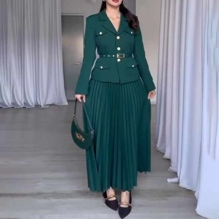Damen Taillierter Blazer mit Gürtel und Plissierter Maxirock Set – Valéne