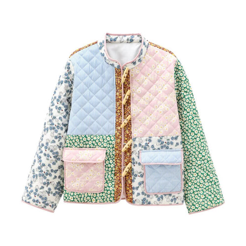 Damen retro-inspirierte gesteppte Patchworkjacke mit Stehkragen, Holzknopf-Verschlüssen und aufgesetzten Klappentaschen – Célinea